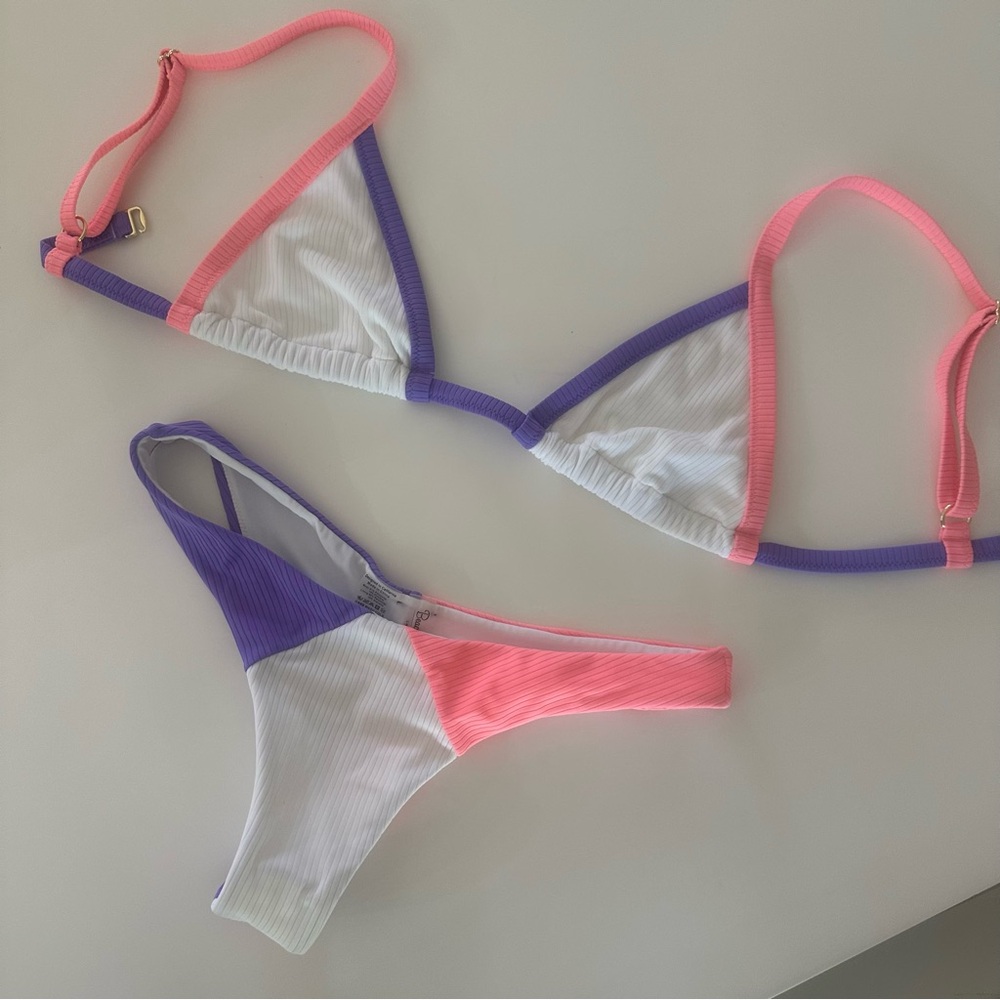 NWOT Beach Bunny Colorblock Bikini in Purple, White, and Pink M - Picture 2 of 9